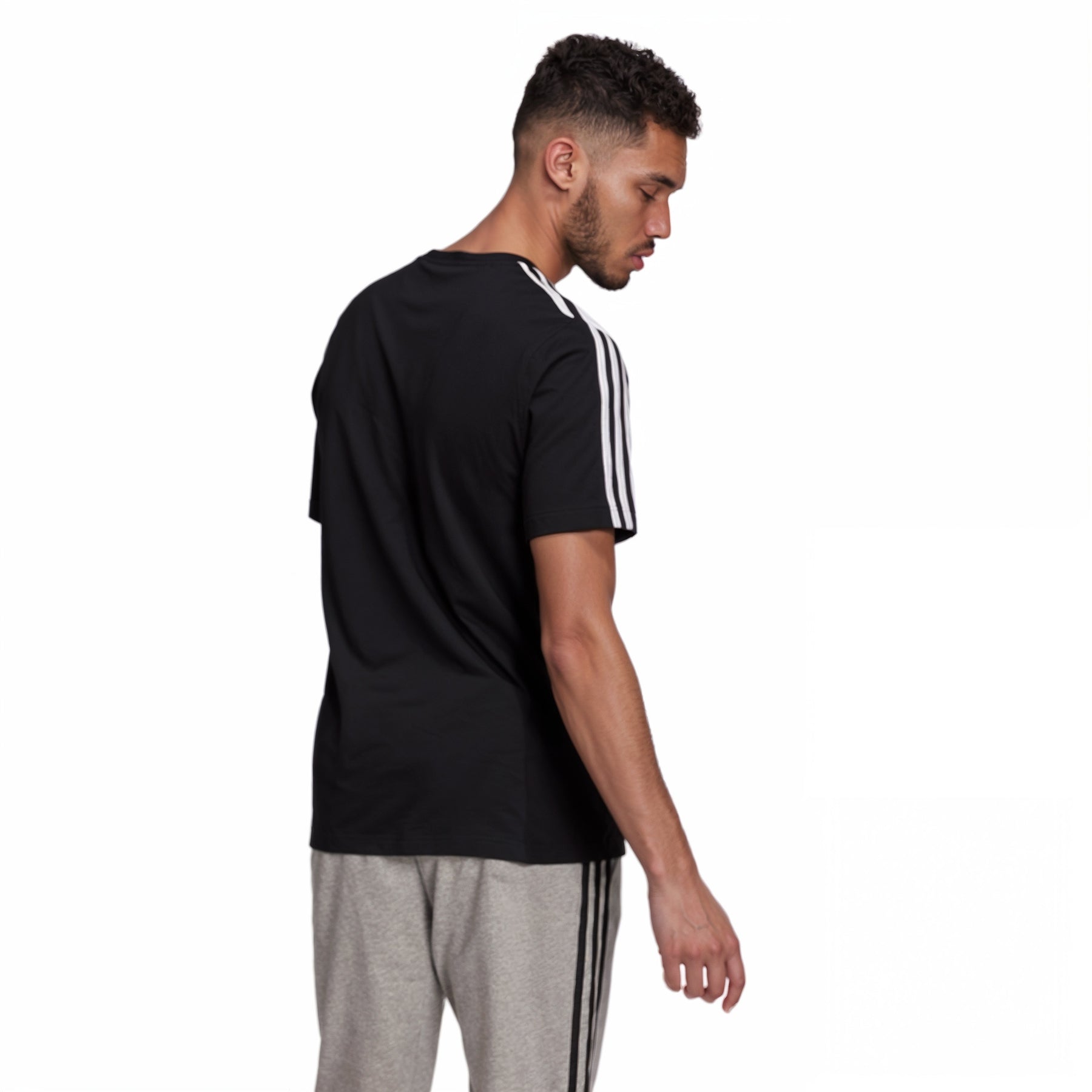 3 Adidas Essentials 3-Streifen-Trainingsshirt (Kaufen Sie 1 und erhalten Sie 3 gratis)