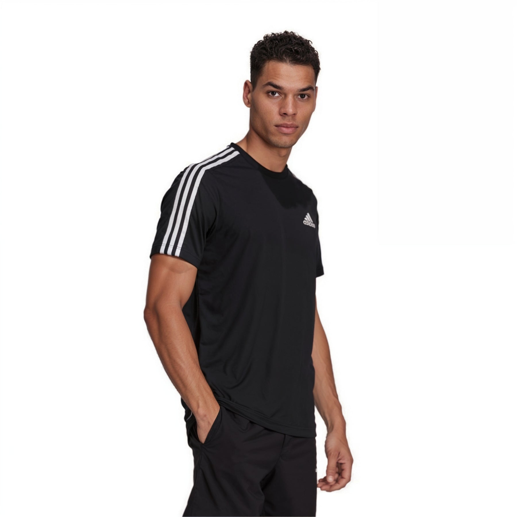 3 Adidas Essentials 3-Streifen-Trainingsshirt (Kaufen Sie 1 und erhalten Sie 3 gratis)
